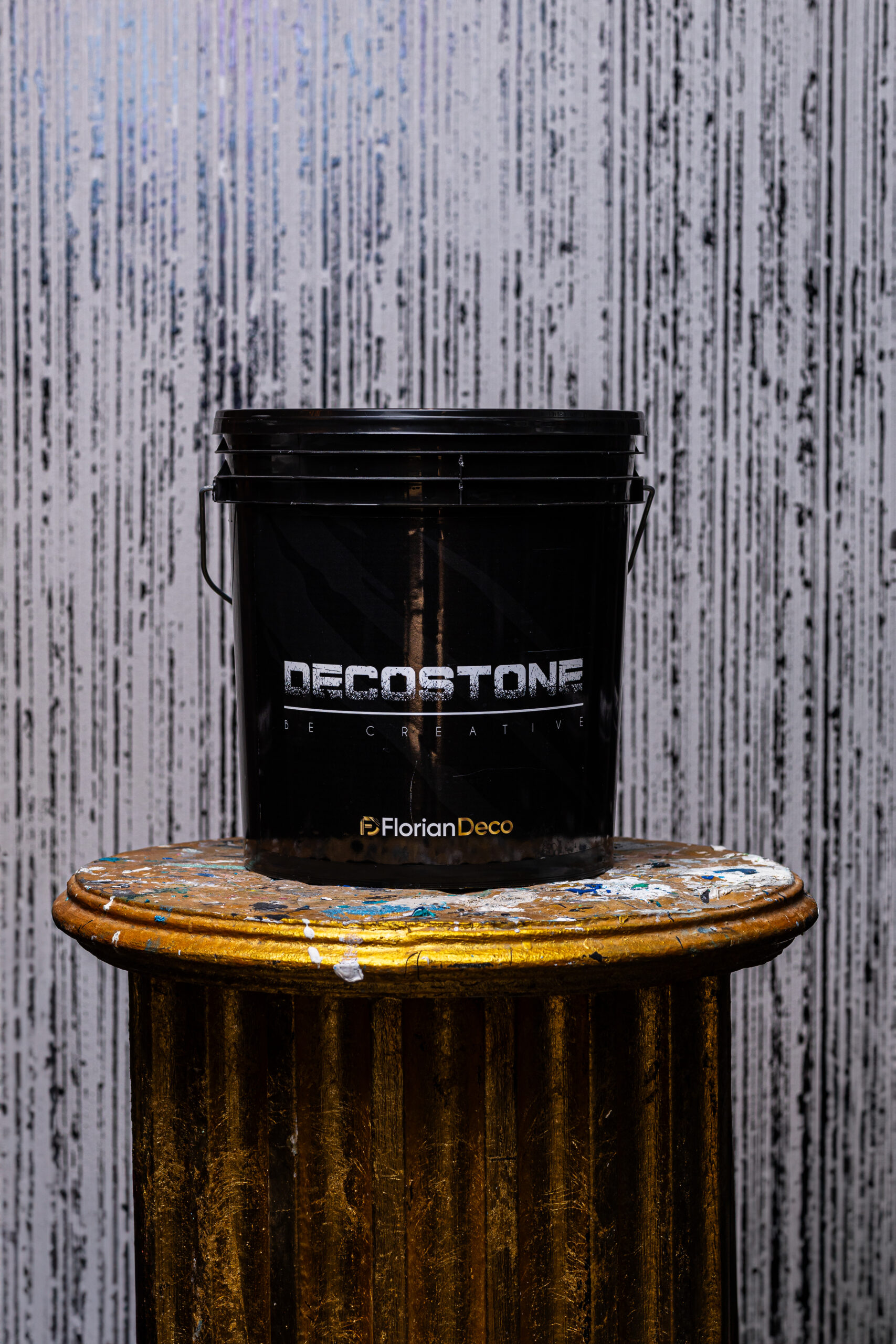 Kit Fond Alb: GiolliSand 1 L + Decostone 24 KG + Verbo White 1 L + Acril 1 L + Folie + Plastolux 1 L